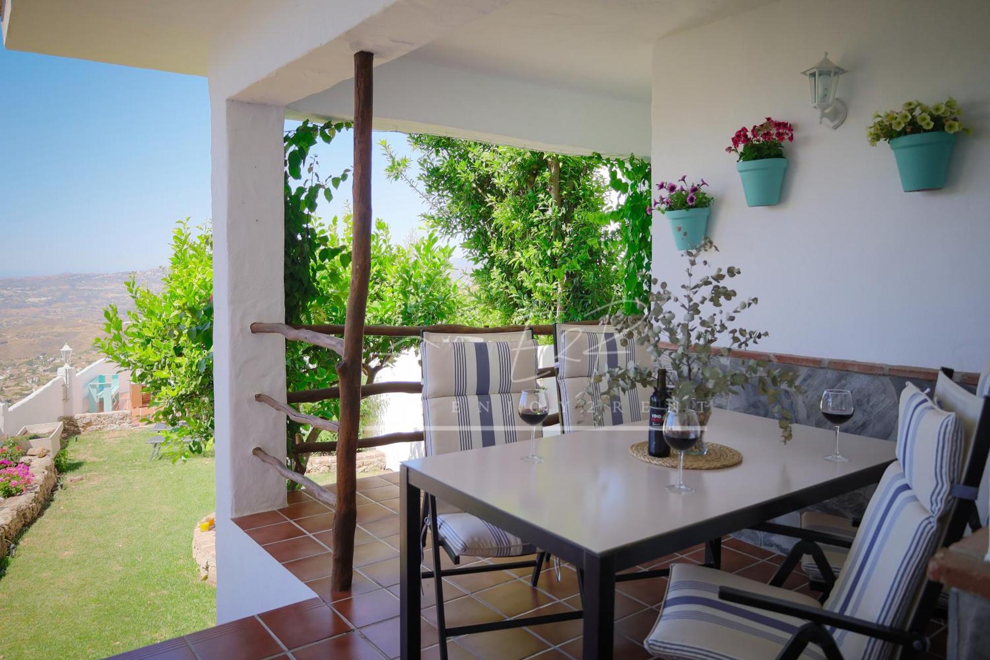 Belmonstays Aguamarina